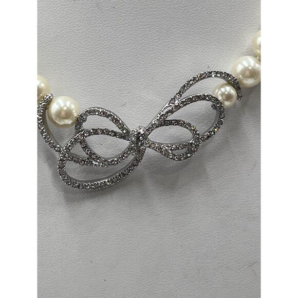 Carolee Signed Vintage Faux Pearl Pave Rhinestone Silver Tone Bow Necklace - Picture 2 of 15